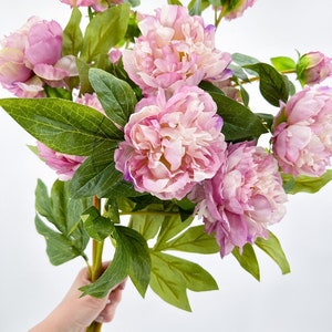 Lila pion sidenstjälk: Realistisk fransk blomsterdekor bild 5