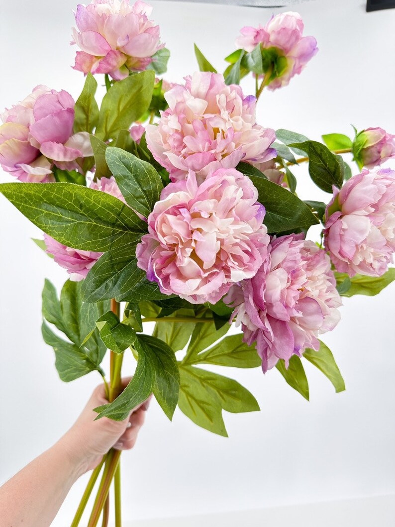 Lila pion sidenstjälk: Realistisk fransk blomsterdekor bild 5