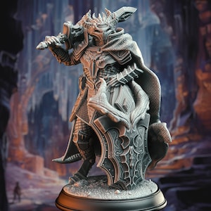 Puede incluir: Una figura en miniatura gris y detallada de un caballero con armadura y sosteniendo una espada y un escudo. El caballero tiene un casco de dragón y una capa. La figura está de pie sobre una base redonda.