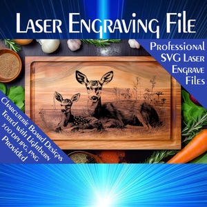 Puede incluir: Una tabla de cortar de madera grabada con láser con un diseño de dos ciervos en un campo de hierba. La tabla está probada con Lightburn y viene con archivos JPG y PNG de 300 DPI.