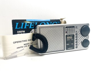 Vintage Lifelong tragbarer AM FM Analogradio Modell 845 LCD Wecker mit Box