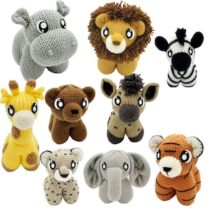 以下が含まれることがあります： ライオン、シマウマ、キリン、カバ、ゾウ、チーター、クマ、トラなど、10種類のニット製の動物のおもちゃのセットです。おもちゃはすべて柔らかな糸でできており、大きく表情豊かな目を持っています。