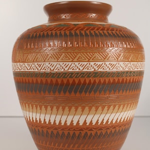 Navajo Pueblo Native American Hand Etched Carved Vase Pot Handmade Pottery Ceramic Matte Terracotta Signed P. Nez Large 10x8x8 in USA Indian