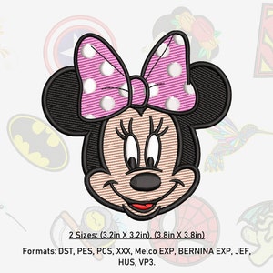Puede incluir: Diseño bordado de un ratón de dibujos animados con orejas grandes y un lazo rosa con lunares blancos. El ratón tiene una cara marrón con ojos negros y una nariz rosa. El diseño está disponible en dos tamaños: 3,2 pulgadas por 3,2 pulgadas y 3,8 pulgadas por 3,8 pulgadas. El diseño está disponible en los siguientes formatos: DST, PES, PCS, XXX, Melco EXP, BERNINA EXP, JEF, HUS y VP3.