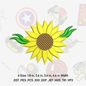 Könnte beinhalten: Eine gelbe Sonnenblume mit grünen Blättern. Die Sonnenblume ist 4,6 Zoll breit und in vier Größen erhältlich: 1,8 Zoll, 2,6 Zoll, 3,6 Zoll und 4,6 Zoll. Die enthaltenen Dateiformate sind DST, PES, PCS, XXX, EXP, JEF, HUS, T01 und VP3.