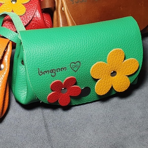 Monedero FLUFFY para monedas, efectivo y tarjetas (hasta 30 tarjetas)