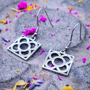 Barcelona Flower stalen oorbellen. Eigen handgemaakt ontwerp voor vrouwen. Gratis verzending. Voor Spanje: vandaag kopen en morgen in huis.
