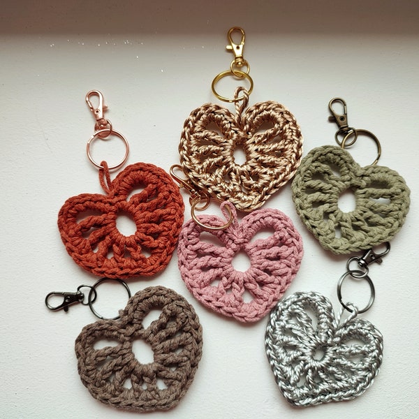 Porte clé Joli Coeur en crochet / Bijou de sac en crochet