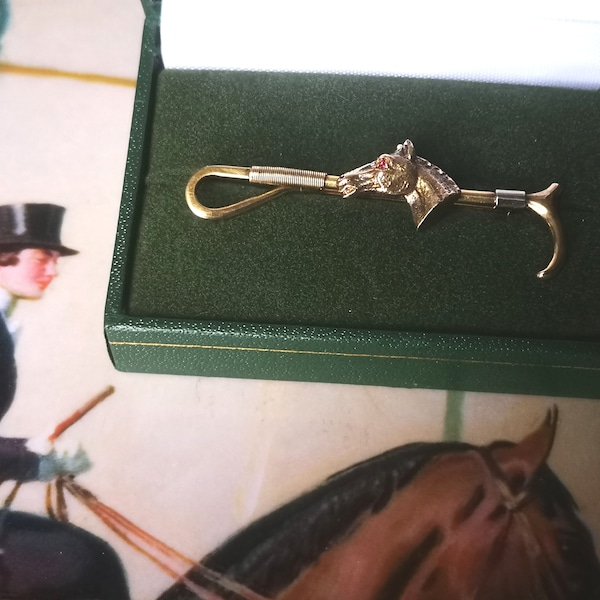 9 Ct Gold Horse and Hunting Crop Bar Brooch / Stock Pin  Ruby Eyes