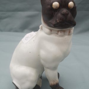 Spätes 19.Jahrhundert Bisque-Modell eines sitzenden Mops um 1900