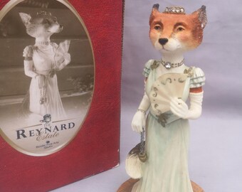 Bellas Artes de la Frontera: Vizcondesa Victoria - Zorro antropomórfico con caja - Colección Reynard Estate