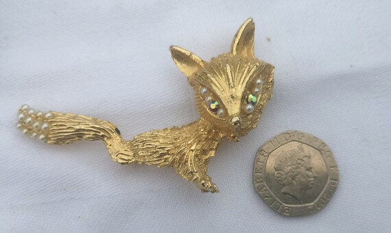 Vintage Glitsy Gold Coloured Fox with Coloured St… - image 4
