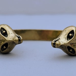 Armband med vintage-spänne i mässingsfärgad metall med rävmask