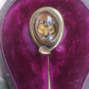 Victorian Essex Crystal Reverse Painted Intaglio Fox Stick Pin