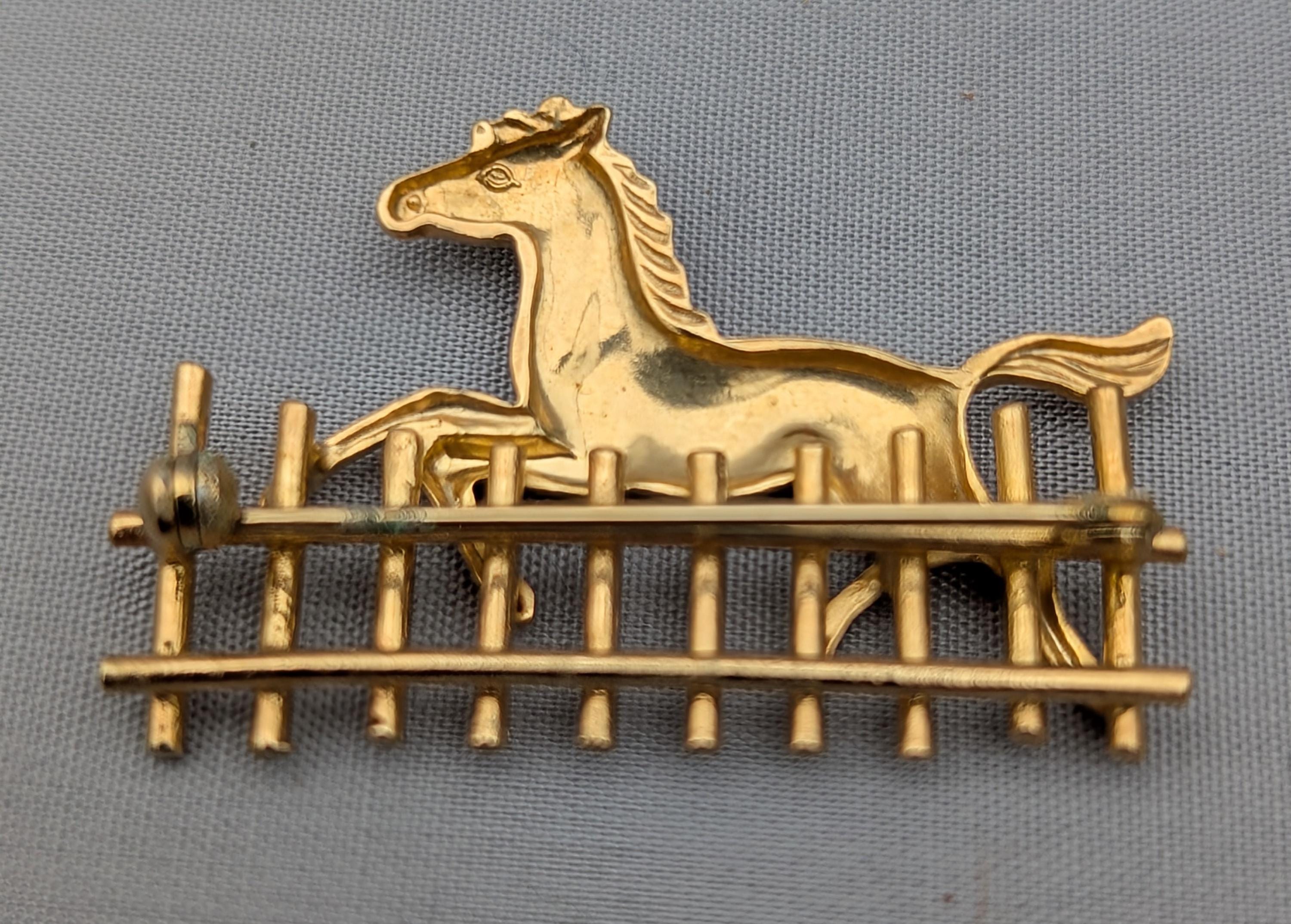 Broche Vintage Tête De Cheval En Métal Plaqué Or - Belle Gravure, Occasion