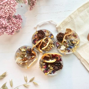 Set of 4 spring/summer Beeswax Firestarters with hemp wicks scented Honey // organic
