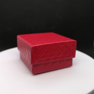 Caja de regalo con textura de diamante, arete de anillo de cartón rojo, caja de joyería cuadrada, elegante y elegante
