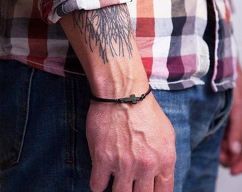 FLHEART Kruisarmband, vormsel, cadeaus voor jongens, zwarte zeiltouwarmband met kruis, Jezus Christus armbanden, sieraden, Pasen, vormsel, cadeau voor jongens, mannen, zoon, kerstcadeaus, roestvrij