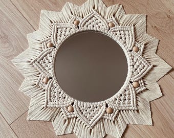 Macrame Wall Hanging with Mirror & Wooden Beads – Boho Wall Decor in Natural Cotton – Handmade Hanging – Chic Tapestry