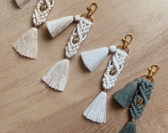 Macramé key ring golden edition, Key ring, Bag jewelry, Macramé, Key ring, Decoration, Handmade - La Fabrique de Lilie