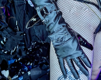 Dominating gloves