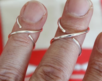 Twee sterlingzilveren vingerspalkringen, beugel voor artritis en corsages, verstelbare set