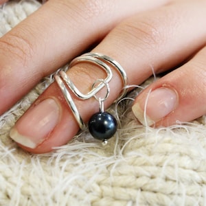 Silver arthritis ring for lateral deviation, Bending sideways finger splint, Adjustable hammered pearl charm splint ring image 1