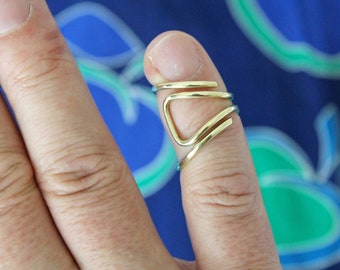 Arthritis Ring für Seitenabweichung, Seitlich gebogene Fingerschiene, Verstellbarer gehämmerter Ring aus Messing, Bronze, Titan oder Silber
