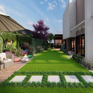 Könnte beinhalten: Ein üppiger Garten mit einem gepflegten Rasen und einem Weg aus quadratischen Trittsteinen. Ein modernes Haus mit weißer Fassade und einer Holzterrasse mit Sitzgelegenheiten im Freien. Ein großer Sonnenschirm spendet Schatten.