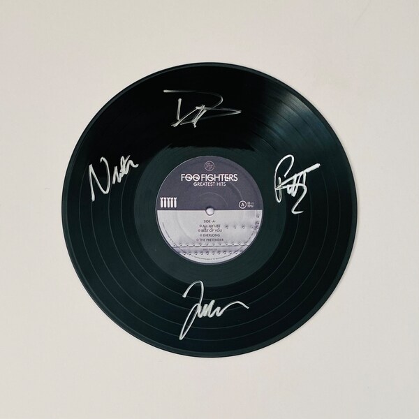 Disco de vinilo firmado por Foo Fighters