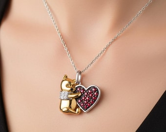 Ciondolo con cuore in mano di Winnie The Pooh, collana con pietra zirconia cubica rossa e bianca a taglio rotondo, collana con personaggio dei cartoni animati, ciondolo unisex, regalo di compleanno