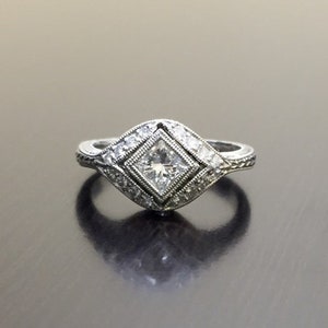 Anillo Art Déco vintage con bisel milgrain, anillo de diamantes de moissanita princesa, regalo de aniversario de boda, anillo de compromiso con engaste de cometa para mujer