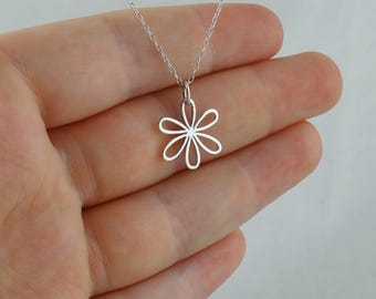 Tiny Daisy Flower Charm Pendant Necklace, Open Petal Simple Floral Jewelry, Valentine's Day Gift For Girlfriend, Botanical Garden Jewelry