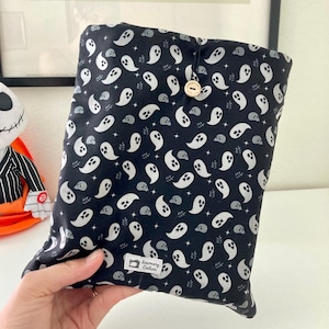 Spöklikt bokomslag, vadderat e-boksfodral eller iPad-fodral med spöktyg.