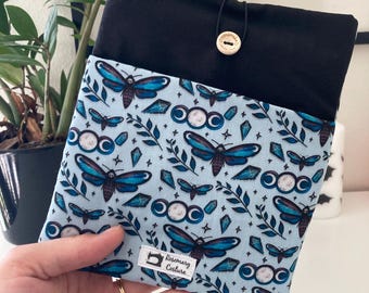 Spookachtige boekhoes, gewatteerd e-boek met hekserij of iPad-beschermer.