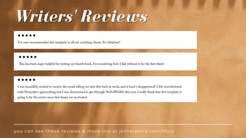 Op de afbeelding: Een bruine achtergrond met witte tekst die "Writers' Reviews" luidt. Drie klantbeoordelingen worden weergegeven met vijf sterren en tekst die het product beschrijft. De tekst onderaan luidt "you can see these reviews & more live at jenterpstra.com/shop".
