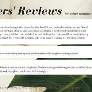 Op de afbeelding: Een witte achtergrond met zwarte tekst die "Writers' Reviews for other platforms" luidt. Drie beoordelingen worden weergegeven met vijf sterren en tekst die het product beschrijft. De tekst luidt: "Ik heb twee romantische romans geschreven en ben meestal een pantser, maar toen ik besloot om mijn hand te proberen aan het schrijven van een mysterie, wist ik dat ik wat meer moest plotten, al was het maar om al mijn gedachten op &eacute;&eacute;n plek te krijgen. Deze sjabloon is precies wat ik zocht. Het organiseert niet alleen alles extreem goed, maar het heeft me ook geholpen om te denken aan dingen waar ik nooit aan gedacht zou hebben (bijvoorbeeld details van schetsen van personages). Dit is het geld waard en ik zou het ten zeerste aanbevelen aan elke schrijver. Wat een absolute parel!"  "Jens roman-schrijfsjabloon heeft mijn leercurve verkort, me weken bespaard en me in staat gesteld om druk bezig te zijn met het schrijven van mijn roman."  "Uitstekende sjabloon, met volledige instructies voor gebruik en voltooiing. Ideaal voor beginnende en bestaande romanschrijvers, inclusief alle onderdelen die nodig zijn om de plot te schetsen en door te werken naar de voltooiing van een definitief meesterwerk."