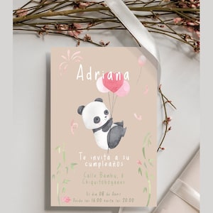 Tarjetas de cumpleaños infantiles personalizadas de oso panda en acuarela, Invitaciones personalizables con el nombre y texto que desees.