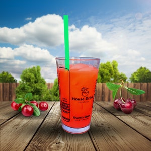 Kolekcja kolorów szklanek do koktajli w kolorze czerwonym - wlewaj, mieszaj i ciesz się - idealne do domowego baru, barmana, na prezent - ułatwia przygotowywanie drinków mieszanych