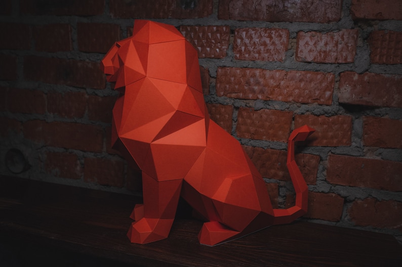 Papercraft 3D SENTADO LEÓN FIGURA pepakura Plantilla Pdf Bajo poligonal Escultura de papel Diy Decoración hogar loft oficina animal león amante regalo niños imagen 4