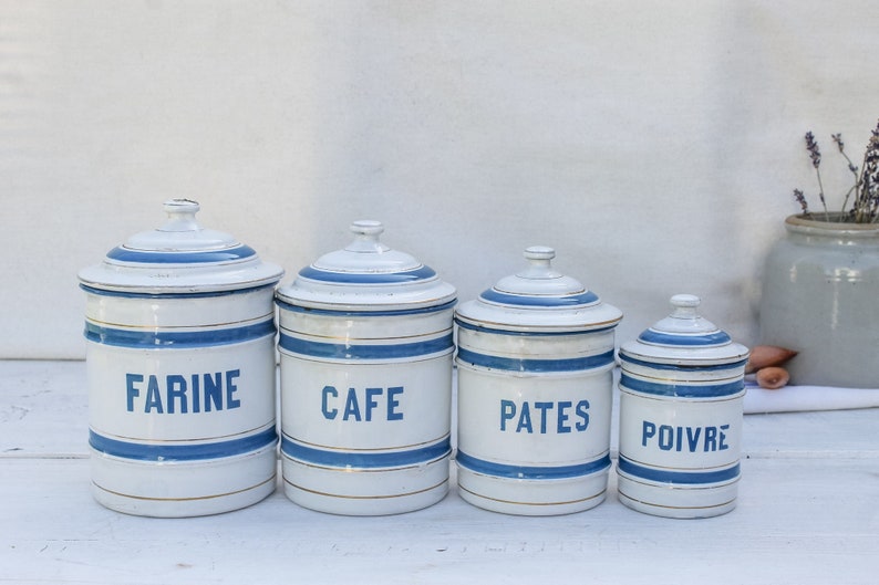 vintage Labeled Kitchen Canisters, St Gervais Blue & White Pots de cuisine émaillés Décor rustique Pot de farine, Poivrier, Pot de pâtes, Cafetière image 1