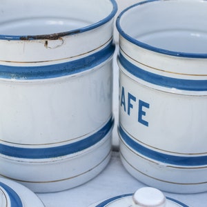 vintage Labeled Kitchen Canisters, St Gervais Blue & White Pots de cuisine émaillés Décor rustique Pot de farine, Poivrier, Pot de pâtes, Cafetière image 7
