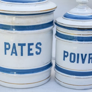 vintage Labeled Kitchen Canisters, St Gervais Blue & White Pots de cuisine émaillés Décor rustique Pot de farine, Poivrier, Pot de pâtes, Cafetière image 3