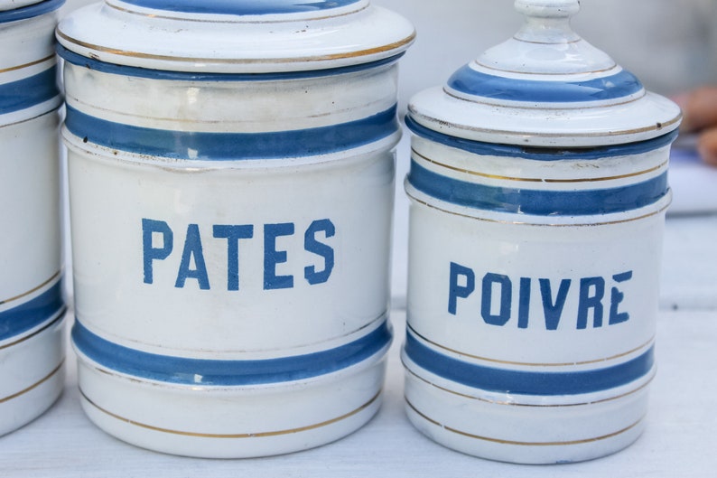 vintage Labeled Kitchen Canisters, St Gervais Blue & White Pots de cuisine émaillés Décor rustique Pot de farine, Poivrier, Pot de pâtes, Cafetière image 3