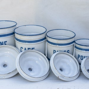 vintage Labeled Kitchen Canisters, St Gervais Blue & White Pots de cuisine émaillés Décor rustique Pot de farine, Poivrier, Pot de pâtes, Cafetière image 9