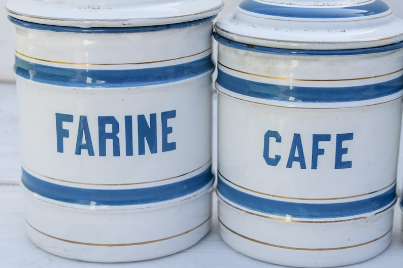 vintage Labeled Kitchen Canisters, St Gervais Blue & White Pots de cuisine émaillés Décor rustique Pot de farine, Poivrier, Pot de pâtes, Cafetière image 2