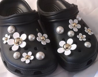 Shoe Charms Set of 16pcs, Daisy Rhinestone Charms Pack Flower Shoe Accessories Fits for Croc Clog Sandals Decoration for Girls Adult Women