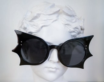 Vampire Bat Sunglasses: Halloween Gothic Style