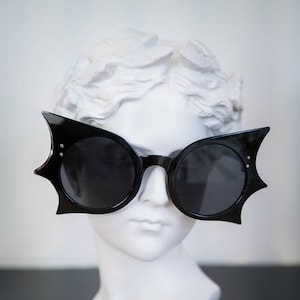 Vampire Bat Sunglasses: Halloween Gothic Style