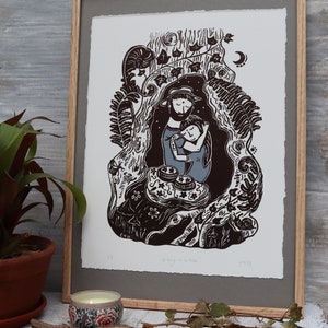 Stampa linoleografica originale A4/A3 "Un abbraccio su un albero" / arte boho / foresta accogliente / regalo di anniversario / stile boho / arte forestale / regalo di fidanzamento /
